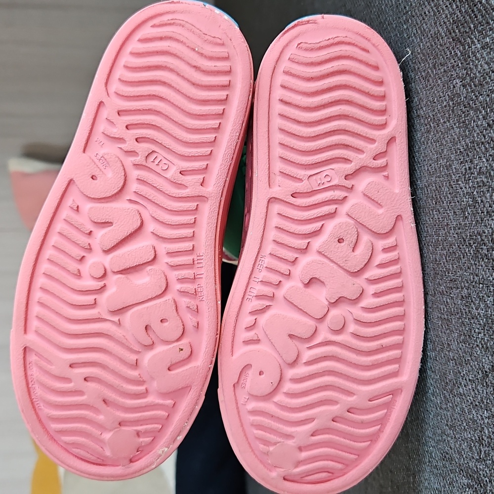 Two Pair Of Kids Water Shoes - Keen and Native - Picture 12 of 13